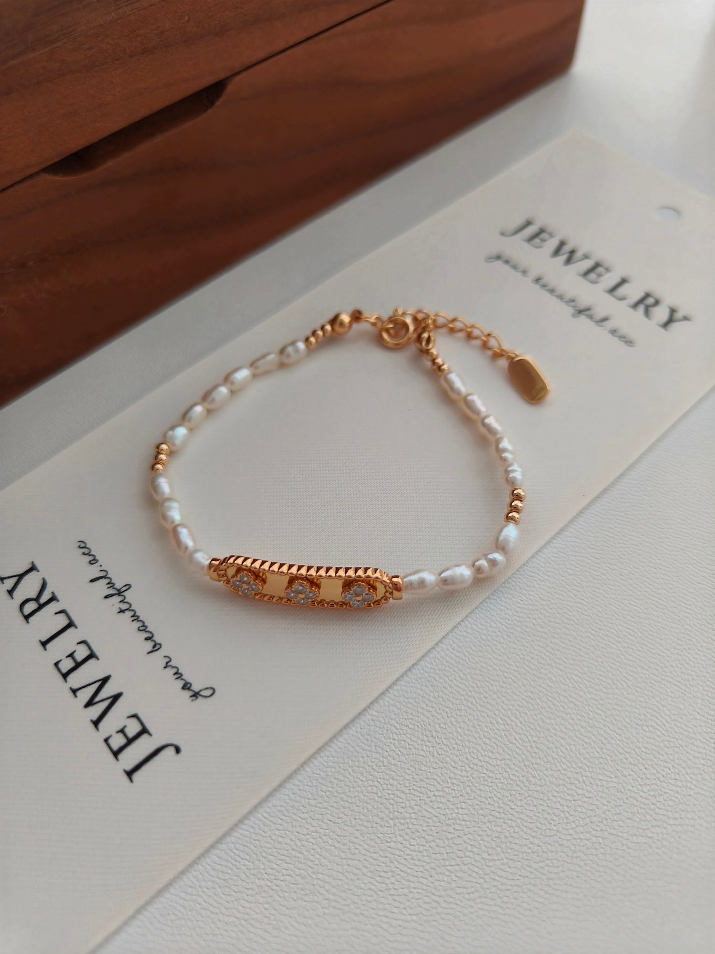 Snowflakes Pearl Bracelet