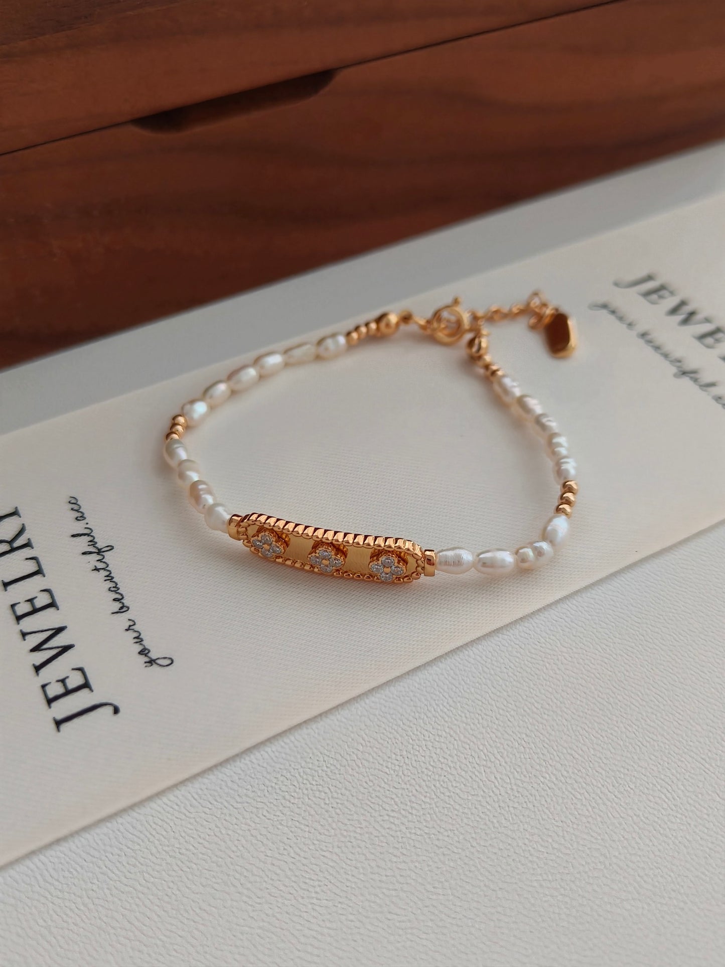 Snowflakes Pearl Bracelet