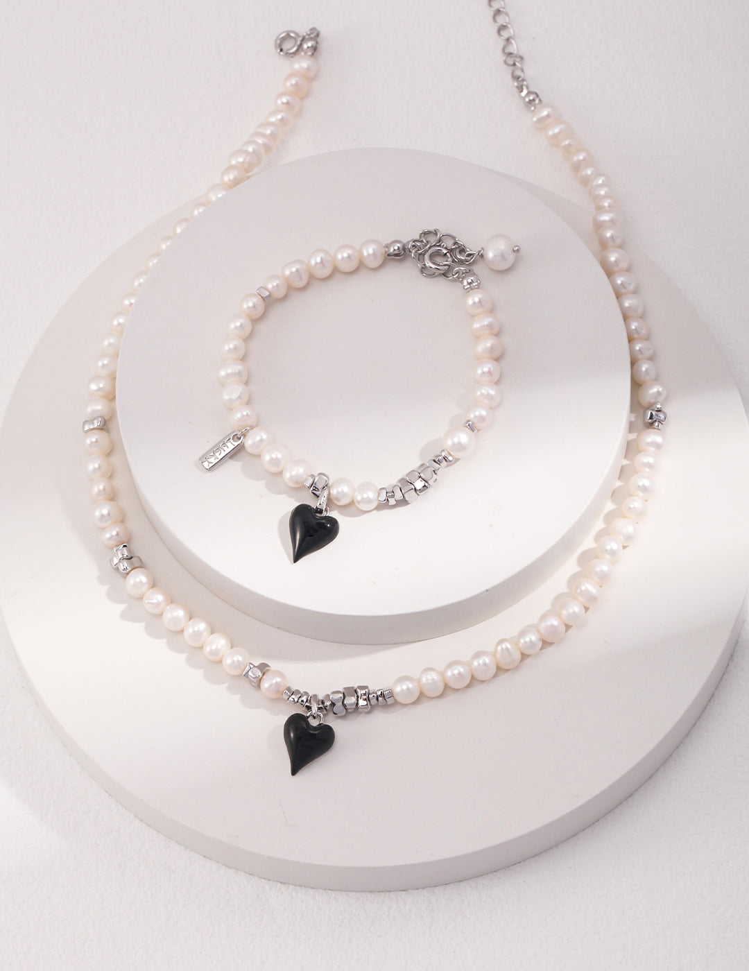 Black Heart Romance Pearl Bracelet