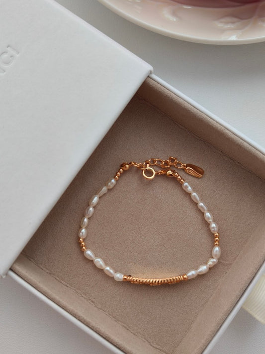 Snowflakes Pearl Bracelet