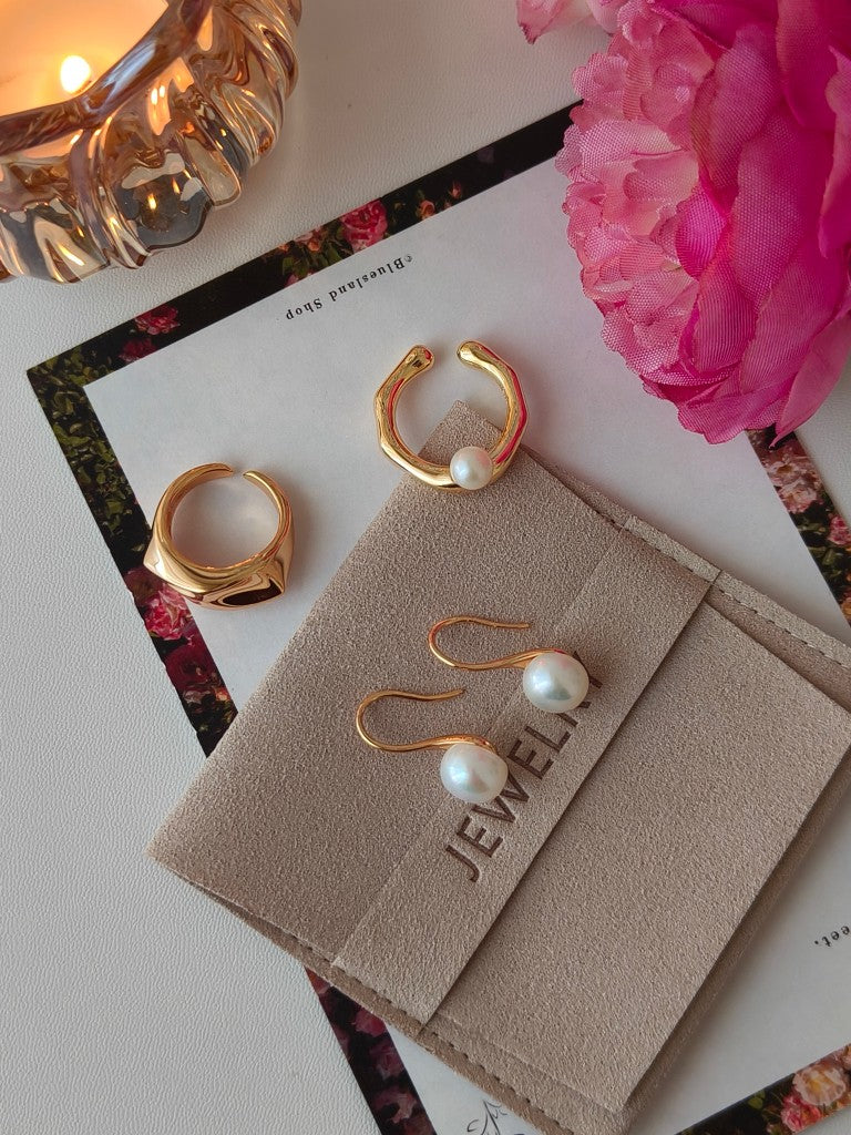 Curved Pearl Earrings