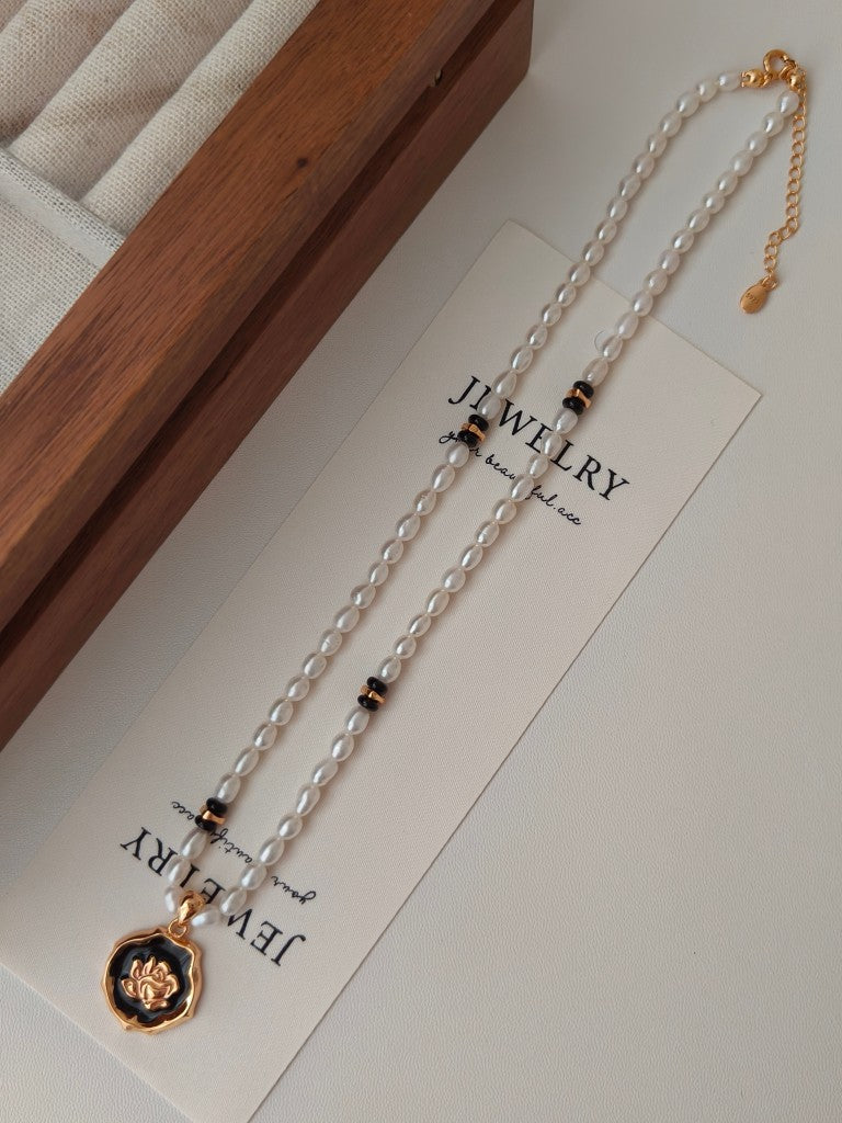 Camellia Glaze Dripping Necklace