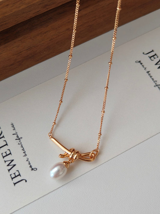 Bowtie Pearl Necklace