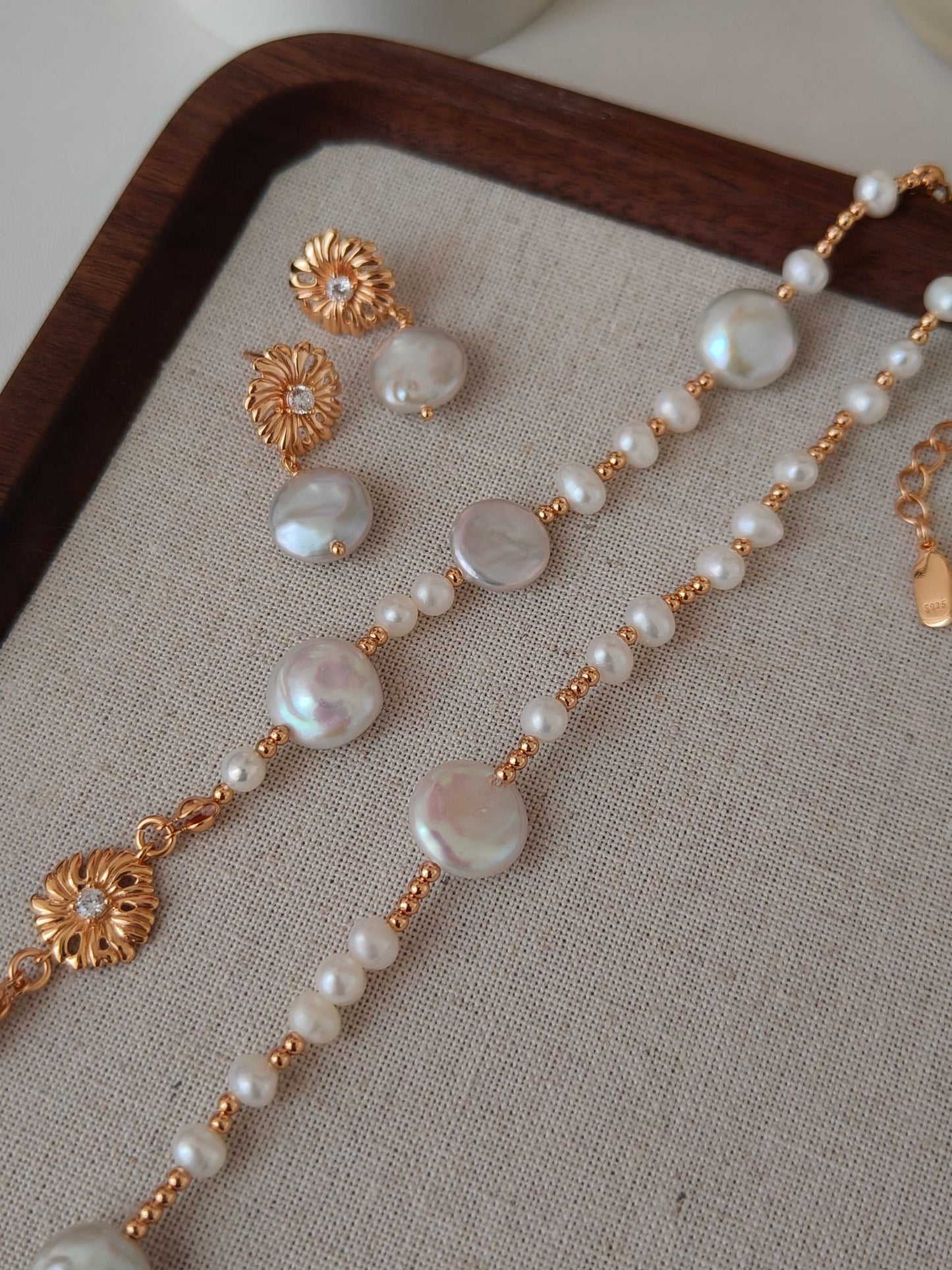 Daisy Pearl Necklace