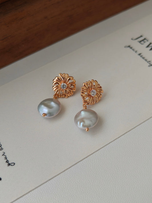 Daisy Pearl Earrings