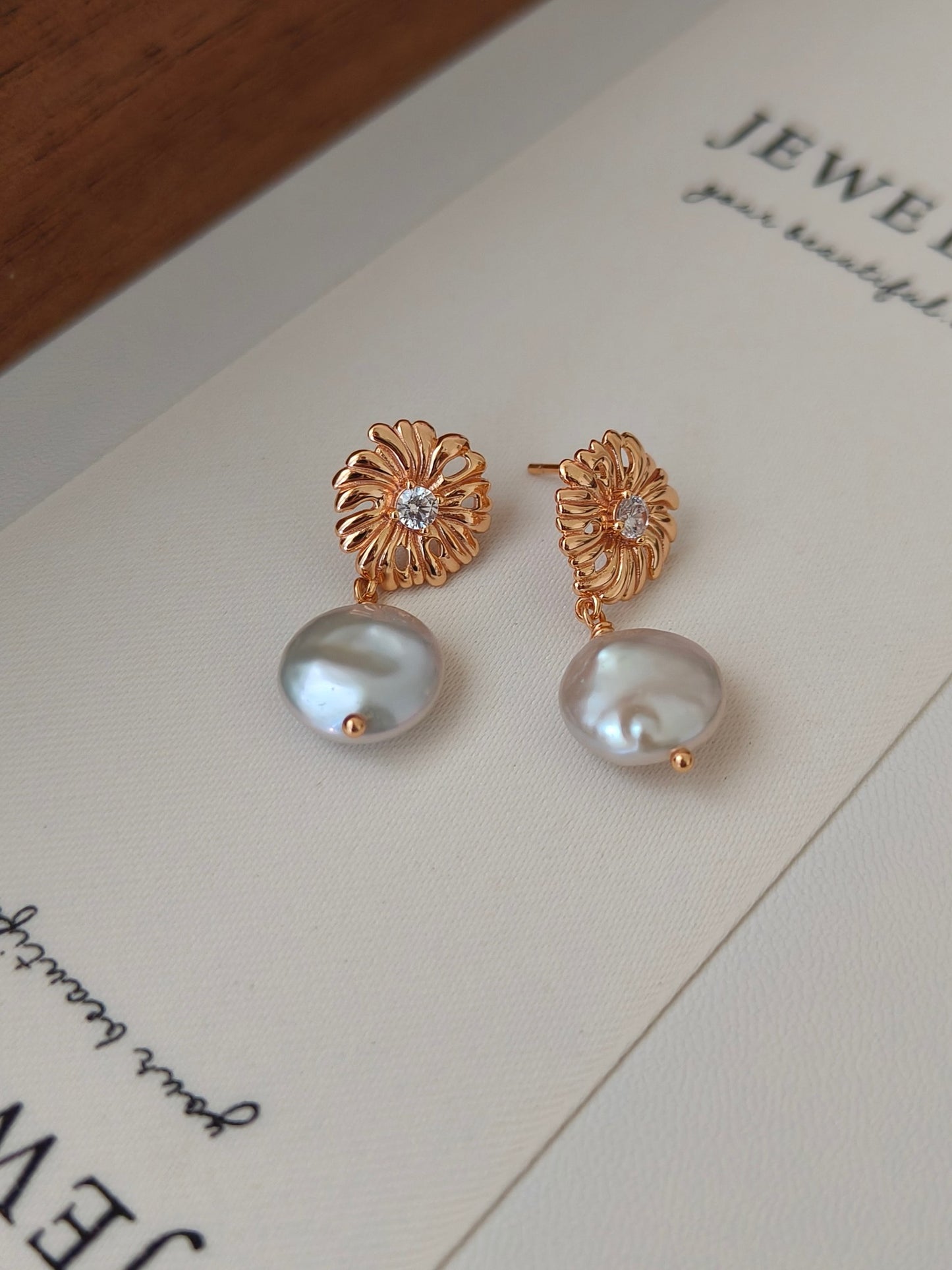 Daisy Pearl Earrings