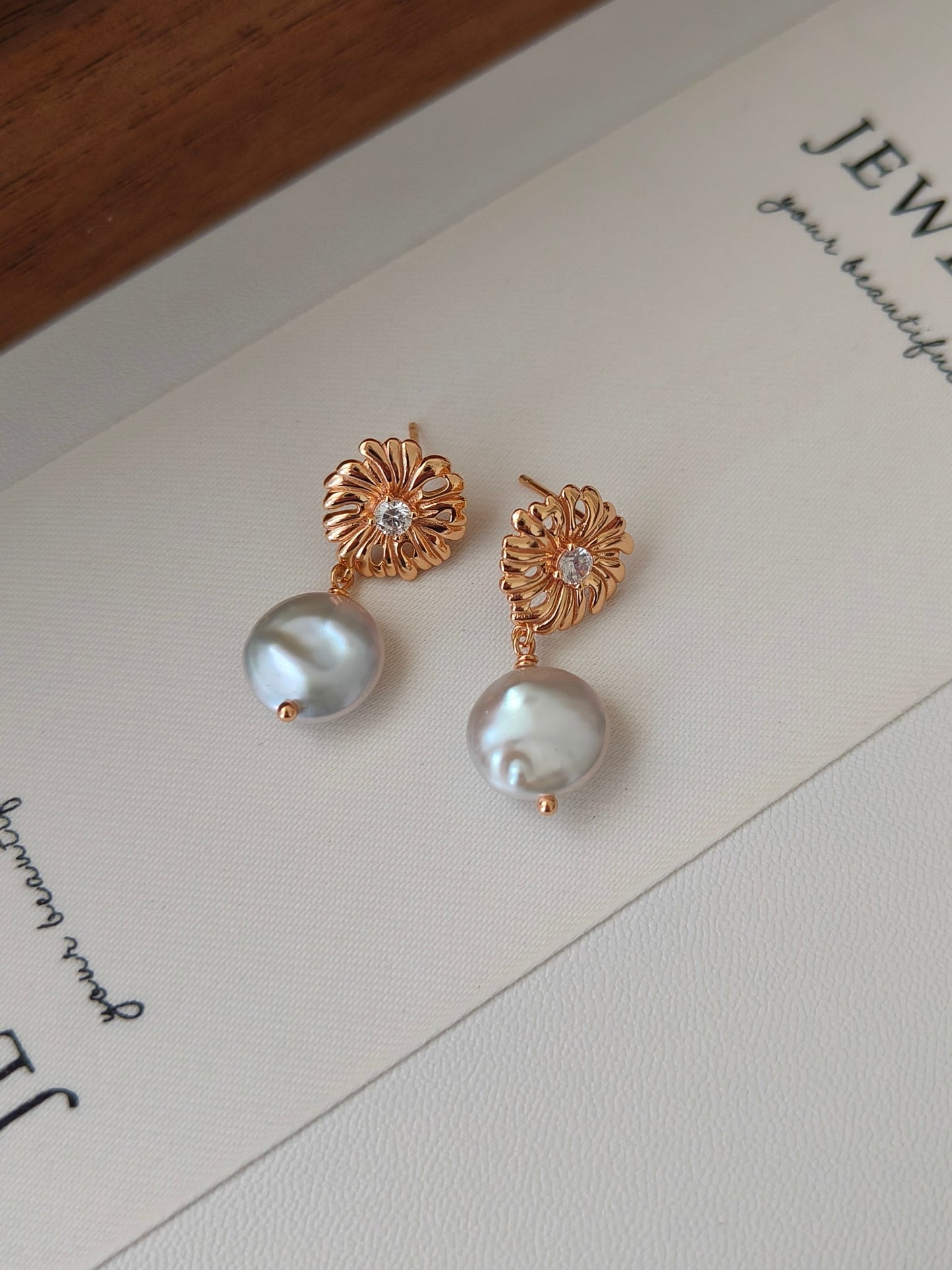 Daisy Pearl Earrings