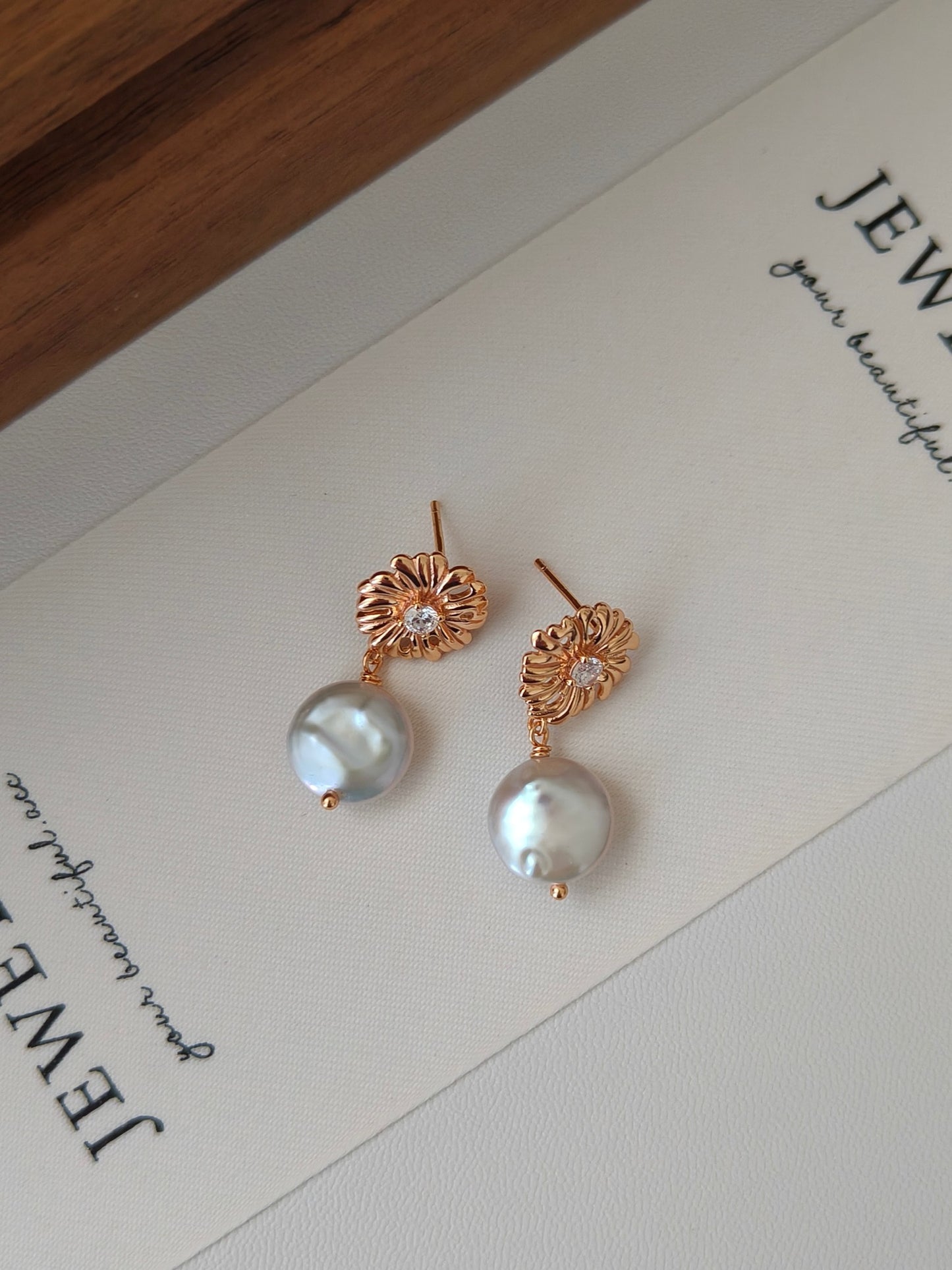 Daisy Pearl Earrings