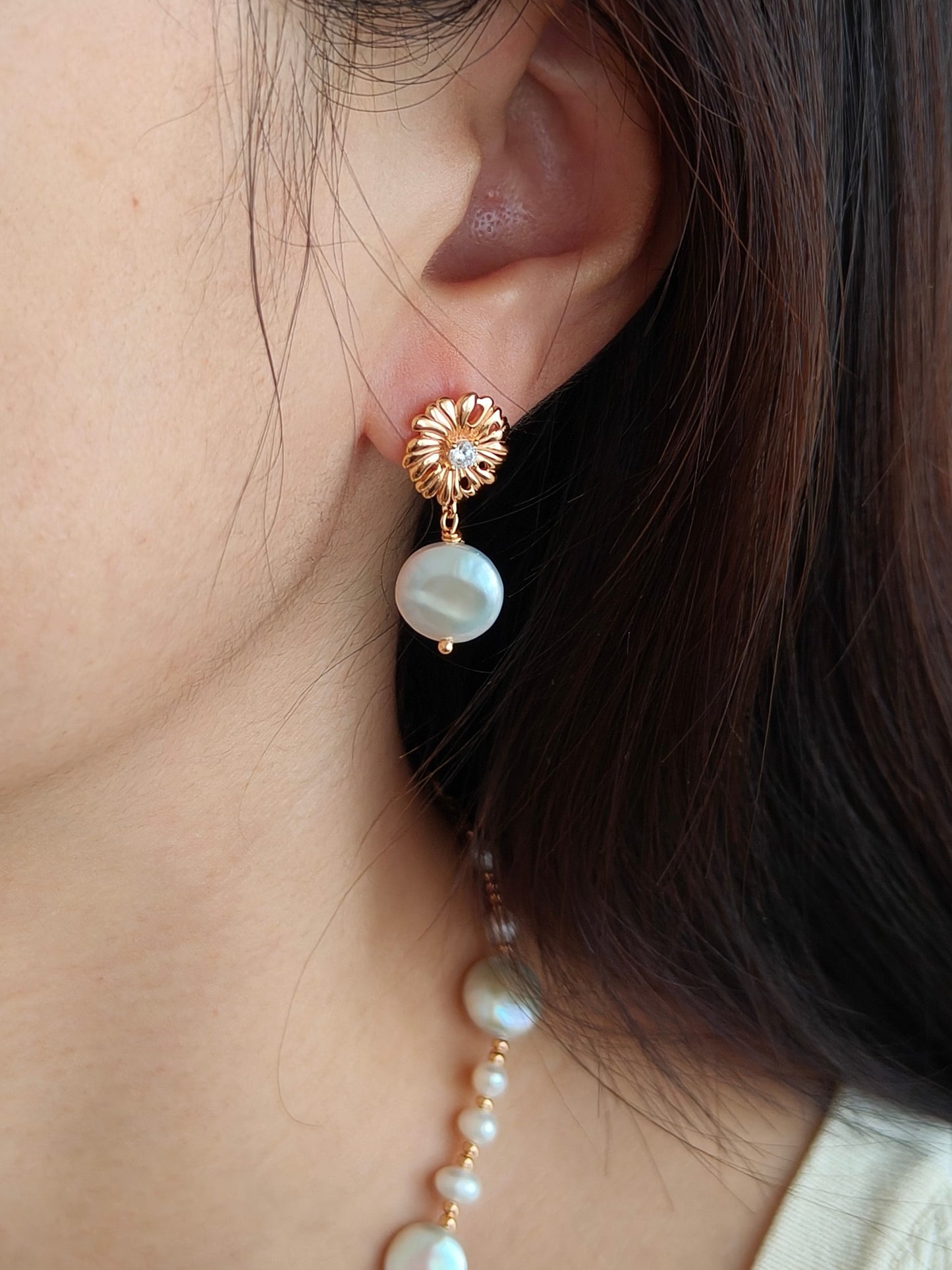 Daisy Pearl Earrings