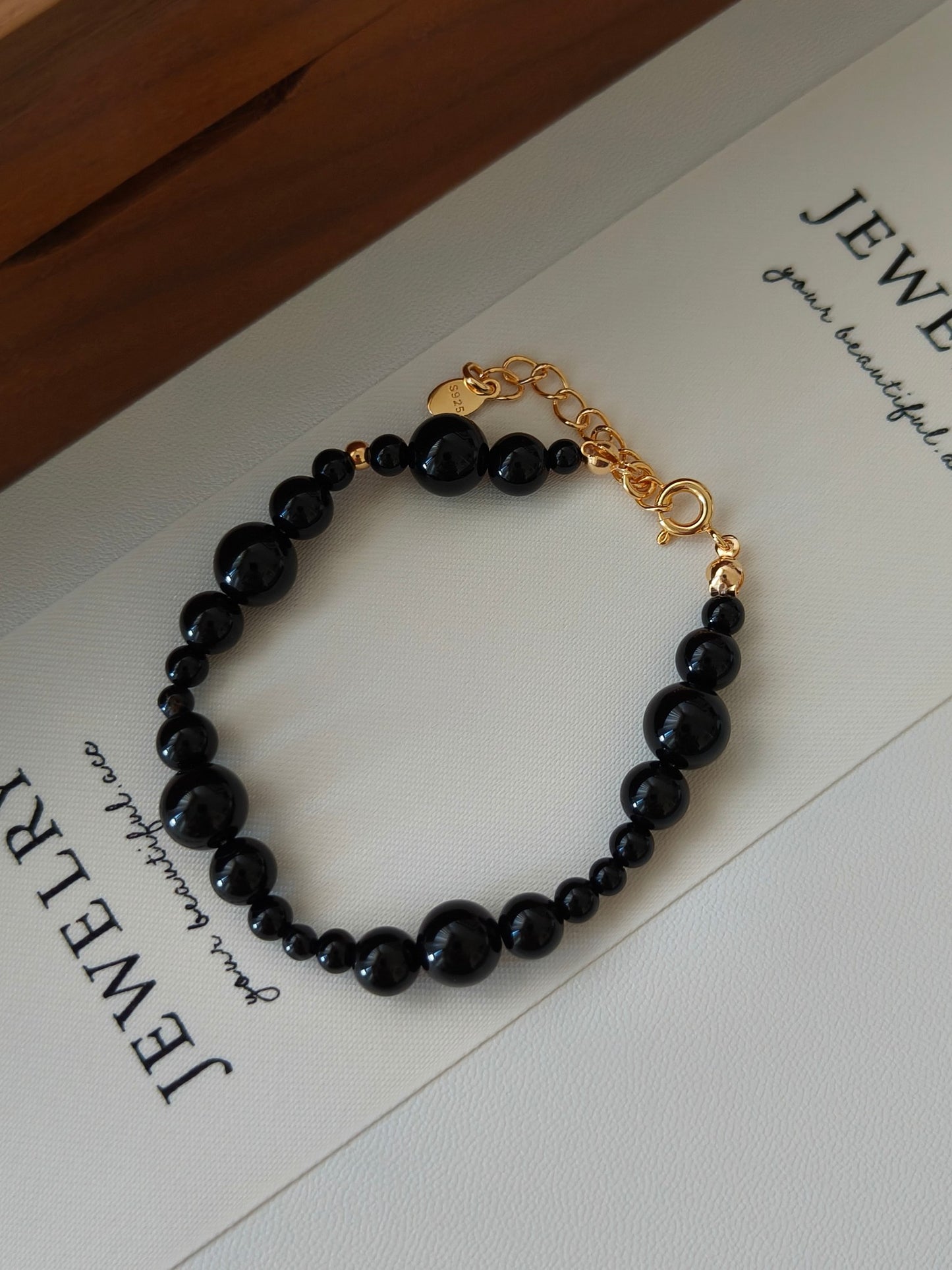 Glimmering Noir Agate Bracelet