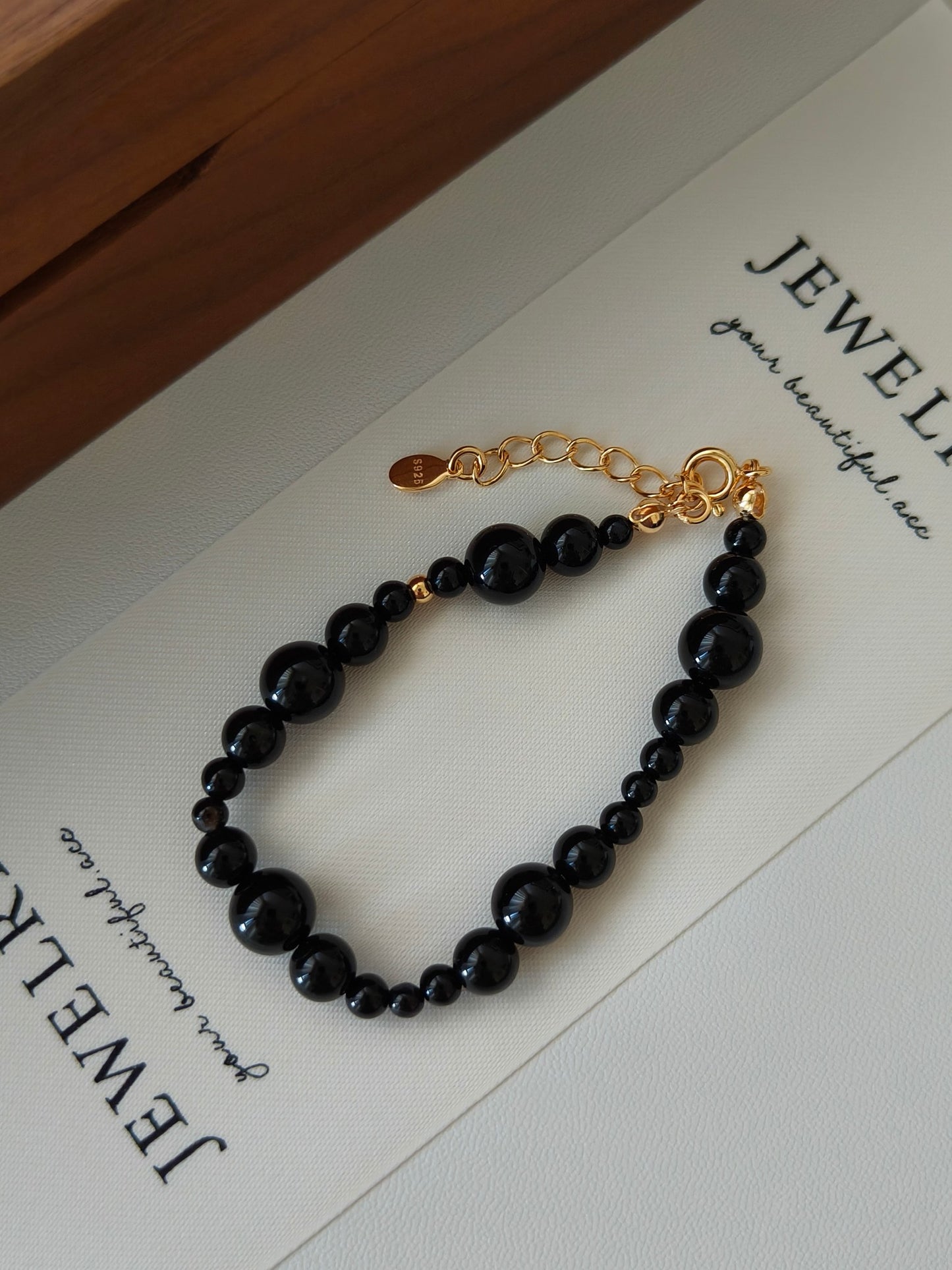 Glimmering Noir Agate Bracelet