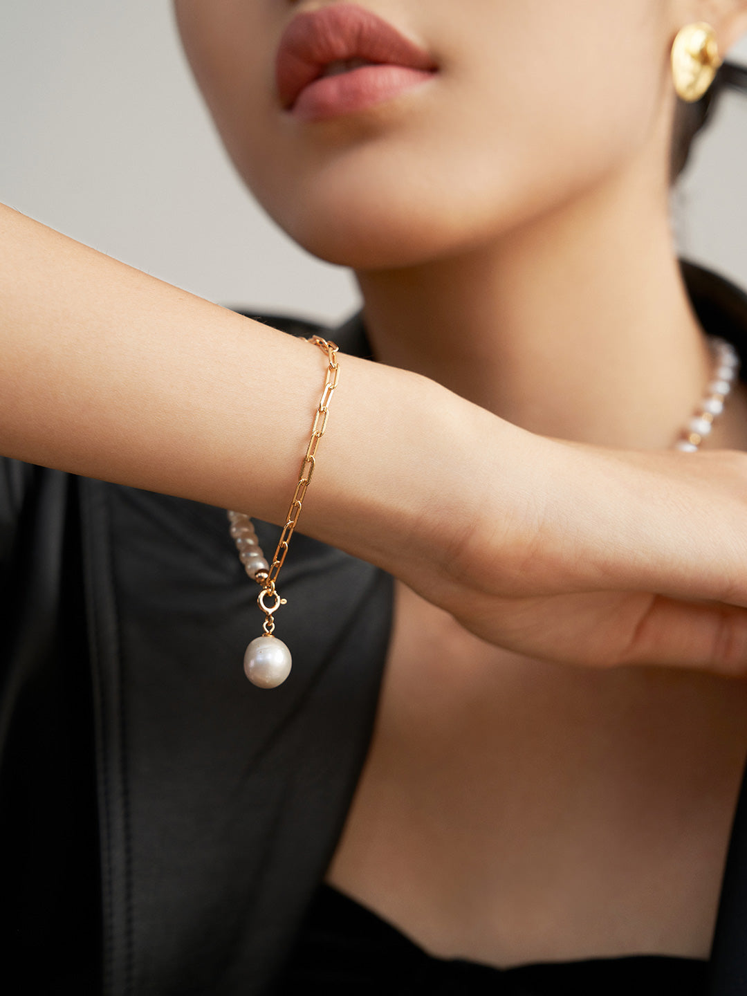 Linked Elegance Pearl Bracelet