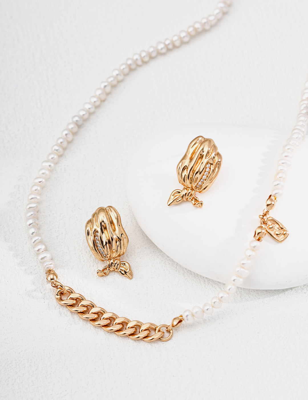 The Lovers' tie Necklace