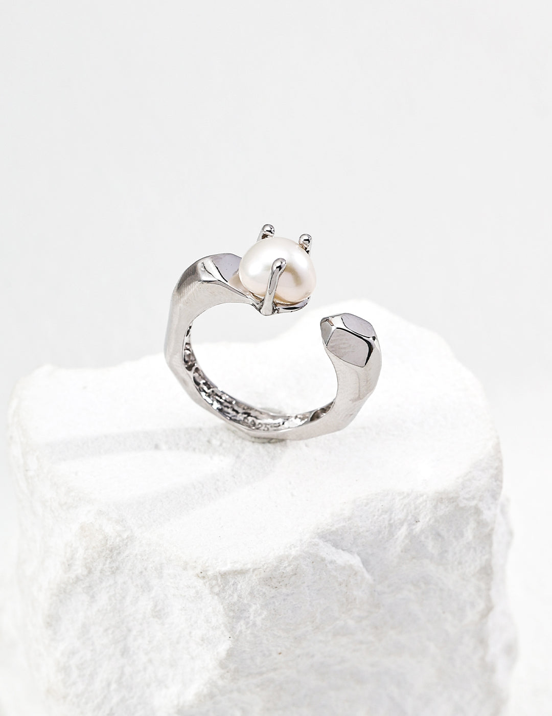 Lustrous Edge Ring