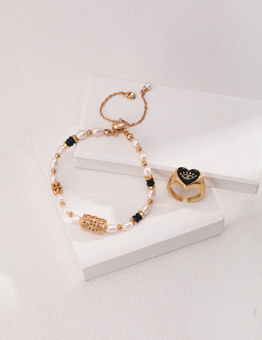 Silver Shell Black Agate Bracelet