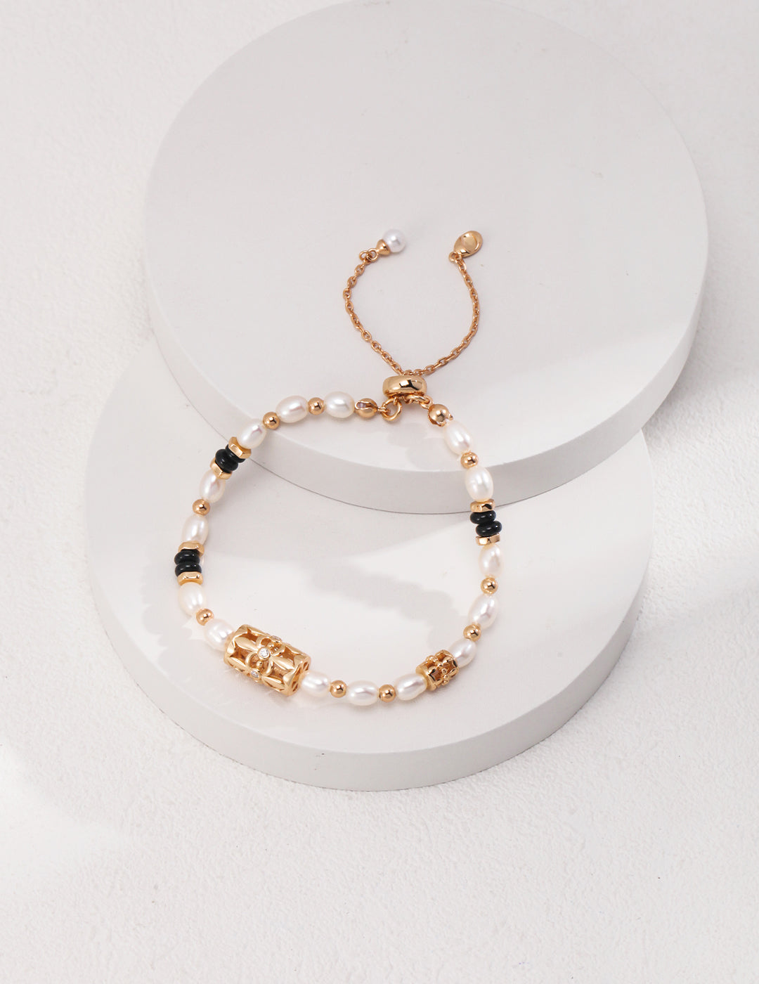 Silver Shell Black Agate Bracelet