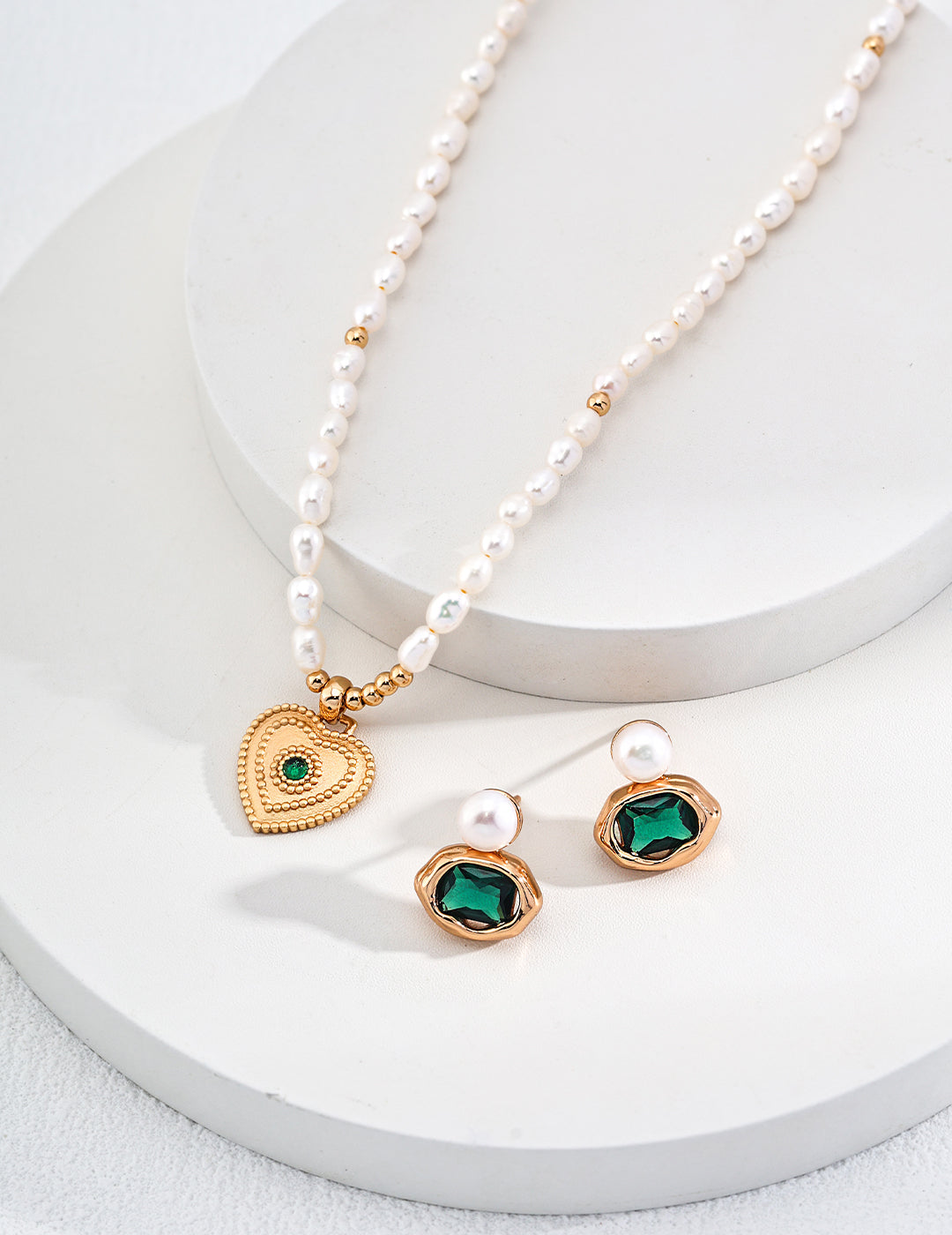 Heart Pendant Pearl Necklace