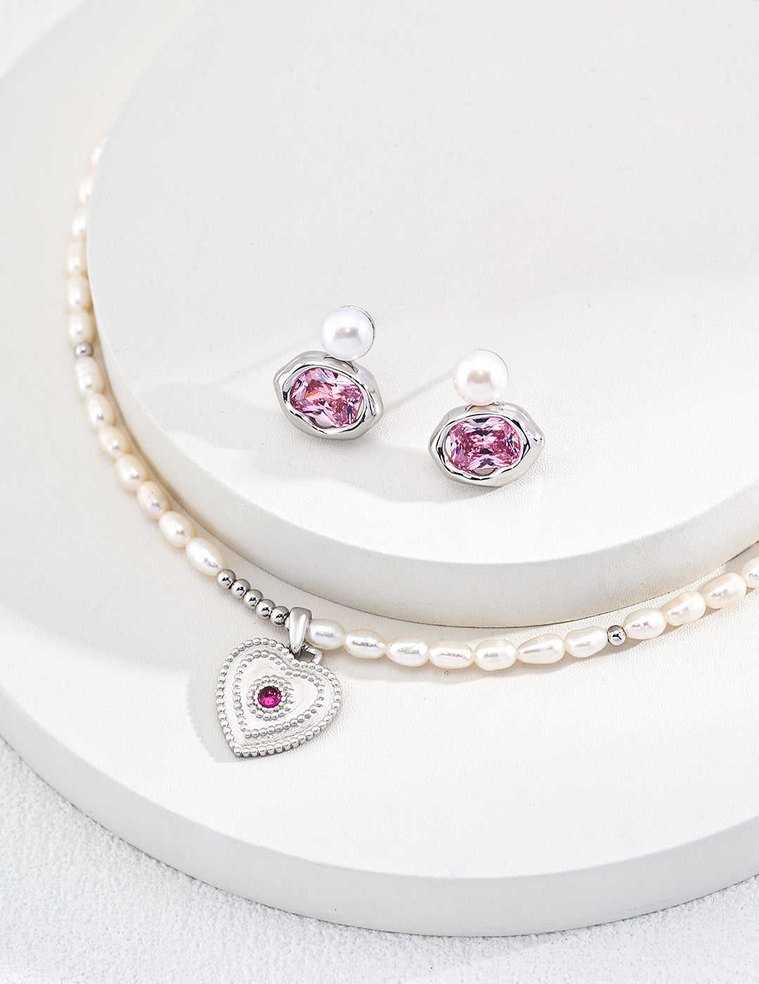 Heart Pendant Pearl Necklace