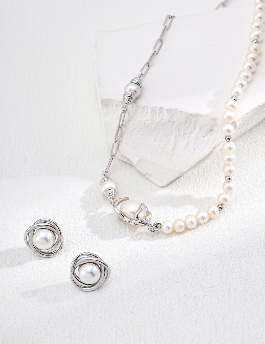 Cold Hugging Necklace