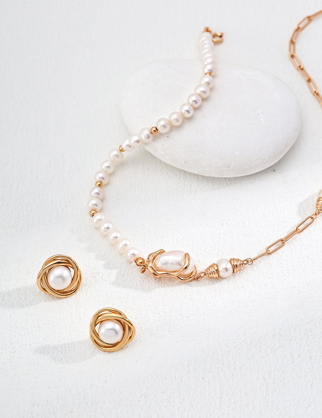 Cold Hugging Necklace
