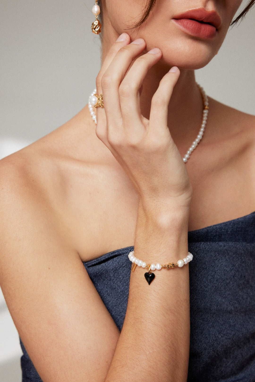 Black Heart Romance Pearl Bracelet