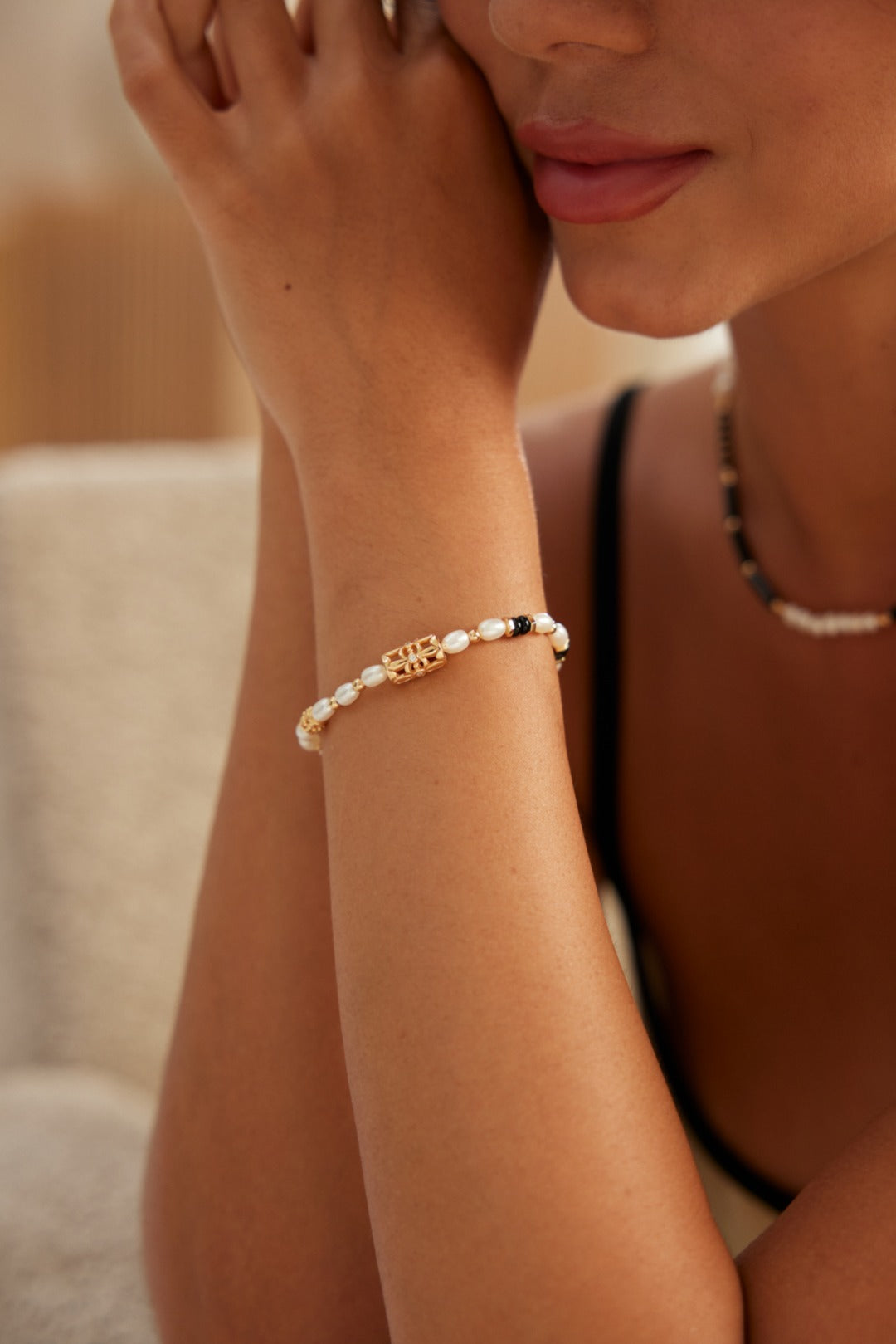 Silver Shell Black Agate Bracelet